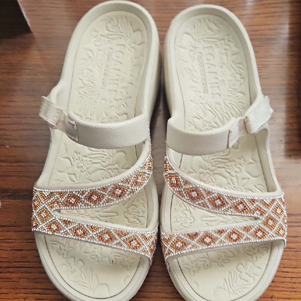 Skechers Arch Fit Cream and Tan Beaded Sandals